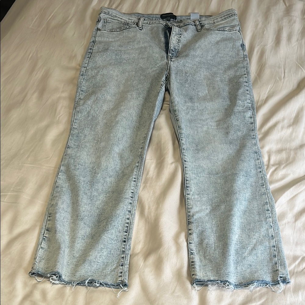 Light Blue Cropped Frayed Hem Women Jeans 16